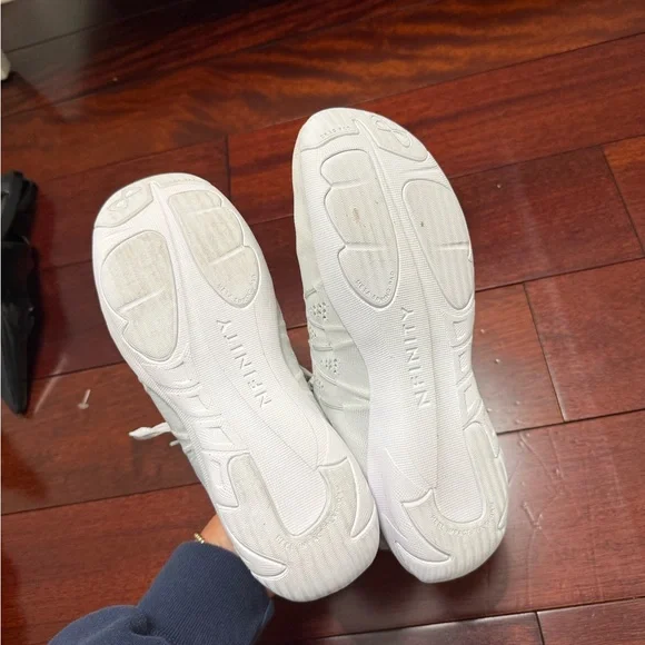 Like new nfinity flyte shoes size 9 - Picture 5 of 5